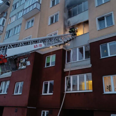 В Калининграде на улице Печатной в многоквартирном жилом доме случился пожар