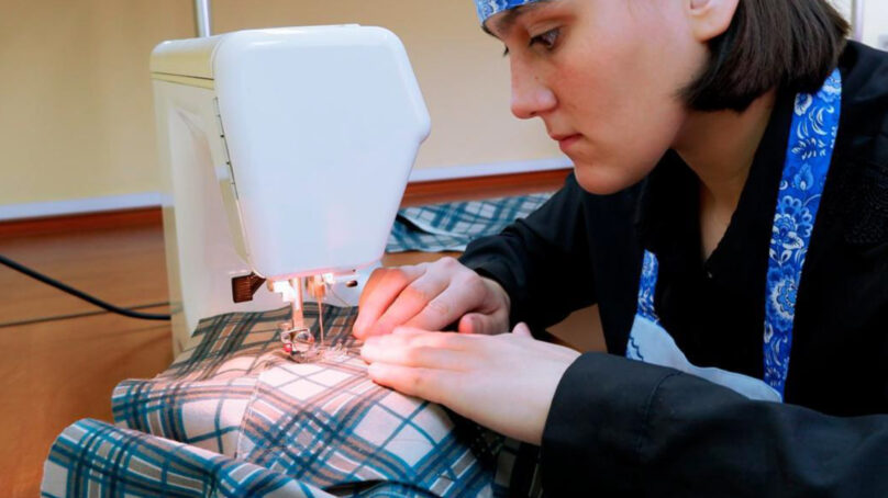 Сети и пижамы изготавливают студенты Советского техникума-интерната для бойцов СВО