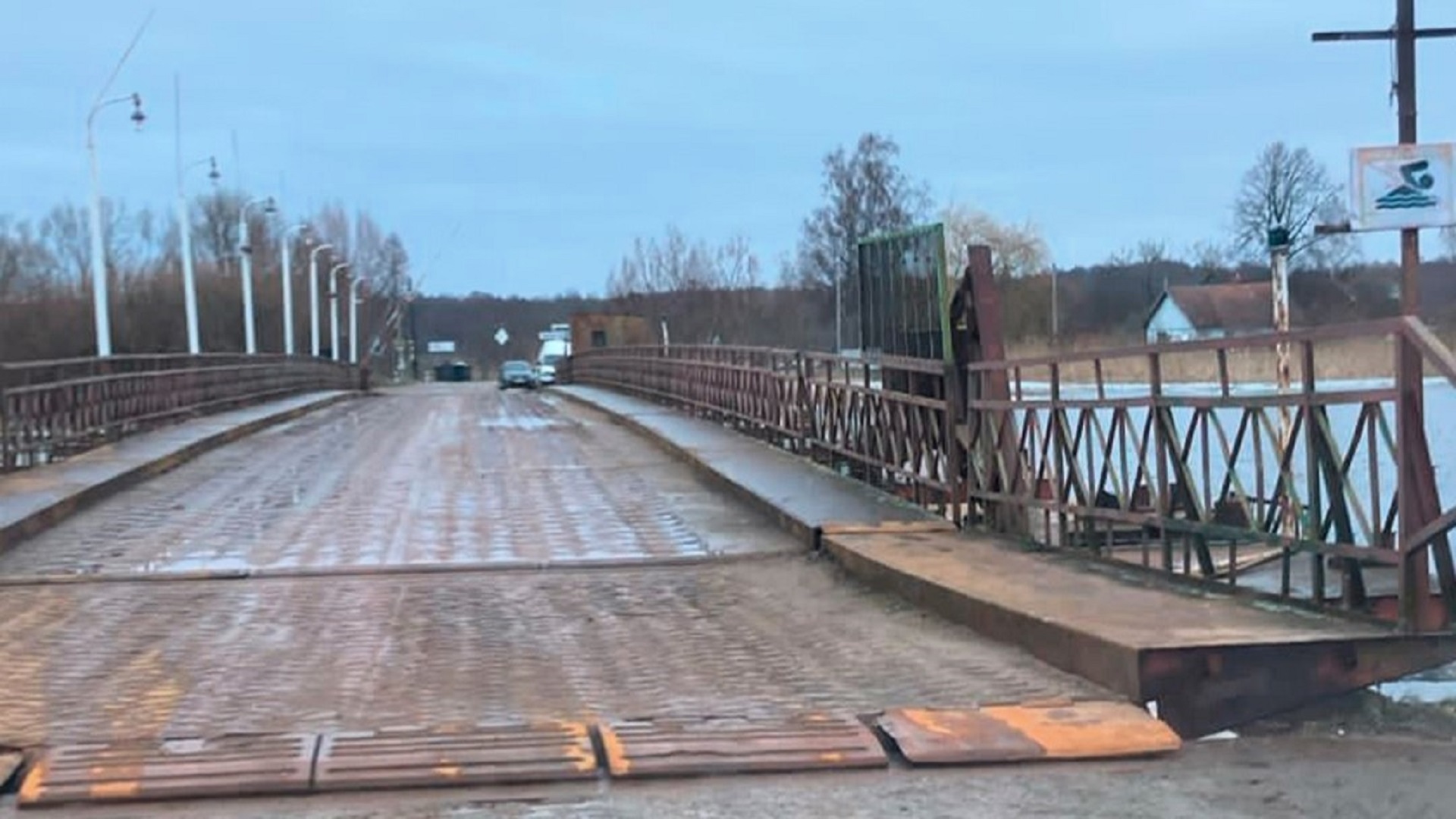 Понтонный мост в поселке Головкино восстановлен, переправа работает в  штатном режиме — Вести-Калининград