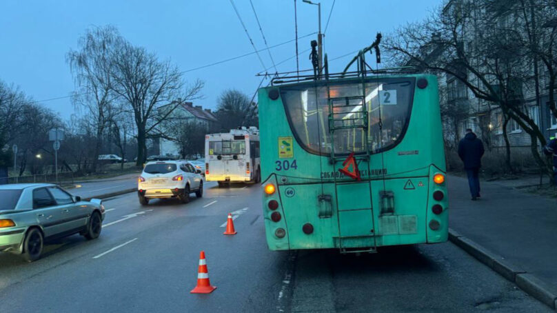 В Центральном районе Калининграда 65-летняя пассажирка троллейбуса упала и ударилась