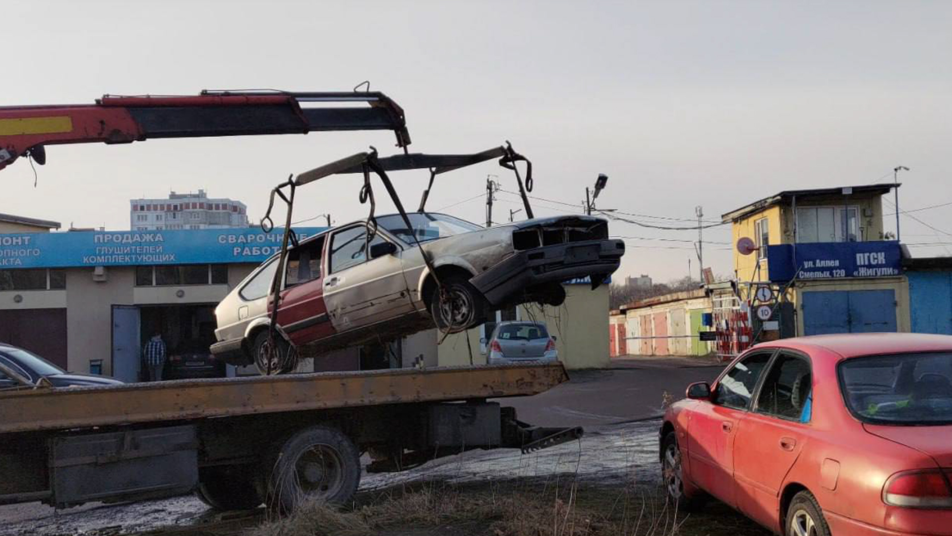 Городские власти продолжают освобождать дворы и улицы Калининграда от  автохлама — Вести-Калининград