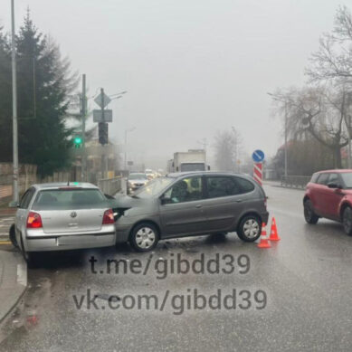 Сегодня утром в Гурьевском районе произошло ДТП, пострадали водитель и пассажир легковушки