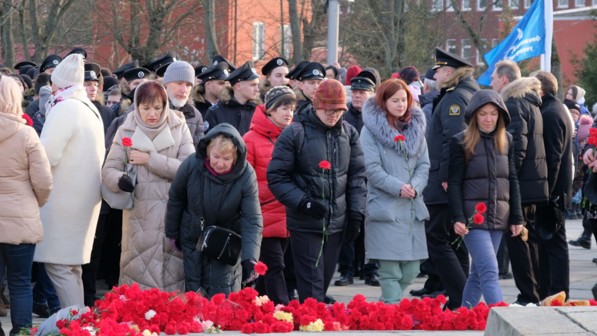 Из-за возложения цветов 23 февраля перекроют проезд по Гвардейскому  проспекту в Калининграде — Вести-Калининград