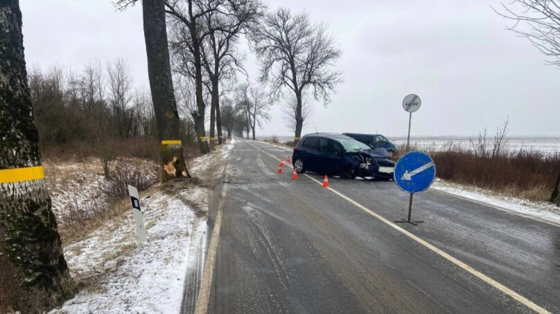 В Славском районе водитель Toyota въехала в дерево