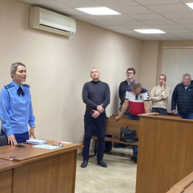 Калининградский суд приговорил к семи, пяти и трём годам экс-полицейских за хищение сигарет на 85,8 млн рублей