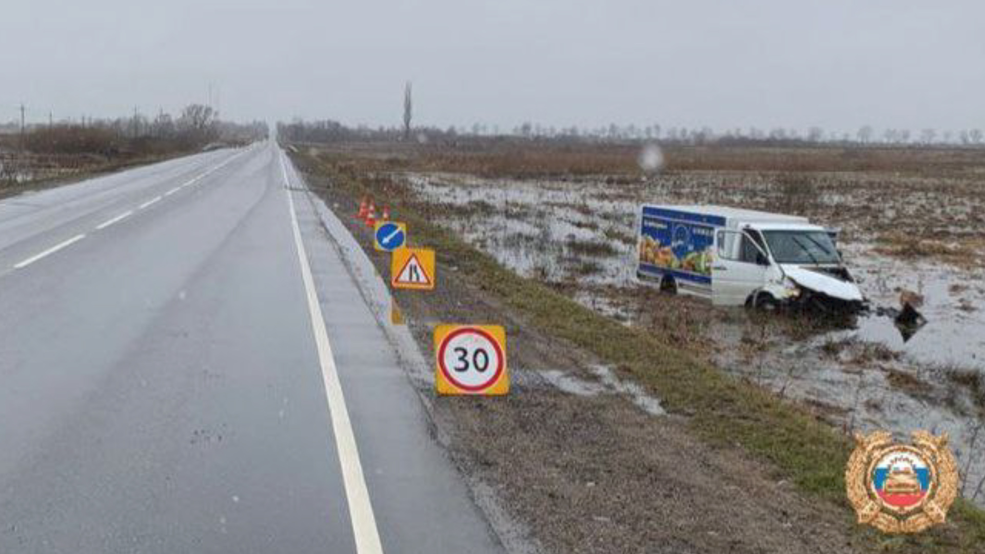 Водитель грузовика съехал в кювет на трассе «Калининград – Полесск» —  Вести-Калининград