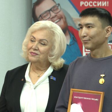 Значки почётного донора РФ нового образца вручили 11-ти жителям Калининградской области