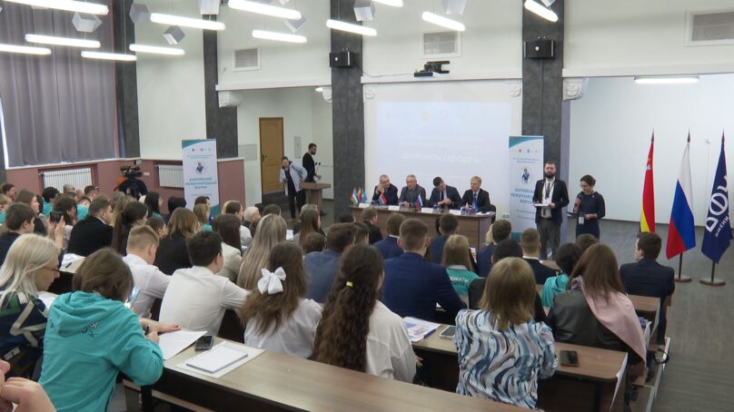 «Дипломаты будущего» впервые побывали в Калининграде. «Детское «Великое посольство» прошло в БФУ имени Канта