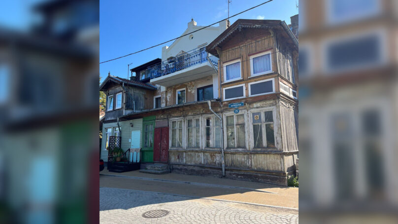 В Зеленоградске на Октябрьской капитально отремонтируют два довоенных дома