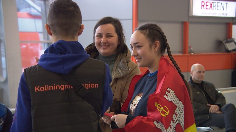 Калининградская делегация, которая первые дни весны проведёт на Всемирном фестивале молодёжи, сегодня собралась в аэропорту «Храброво»