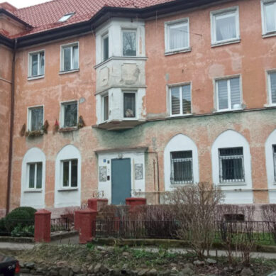 В Калининграде на Офицерской отремонтируют фасад дома