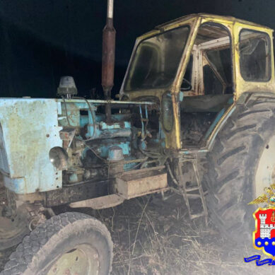 Житель Гвардейского района похитил с хутора трактор за 140 тысяч рублей
