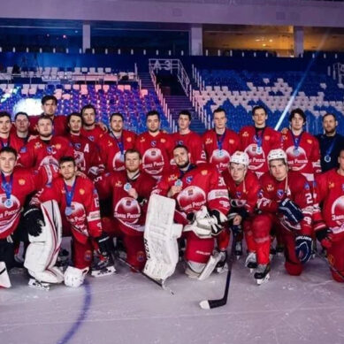 Калининградские команды выиграли золото и серебро на соревнованиях по хоккею