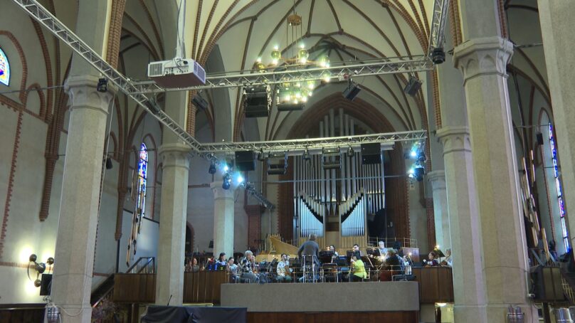 В концертном зале филармонии Камерный оркестр и солистки областной филармонии выступят под управлением Фабио Мастранджело