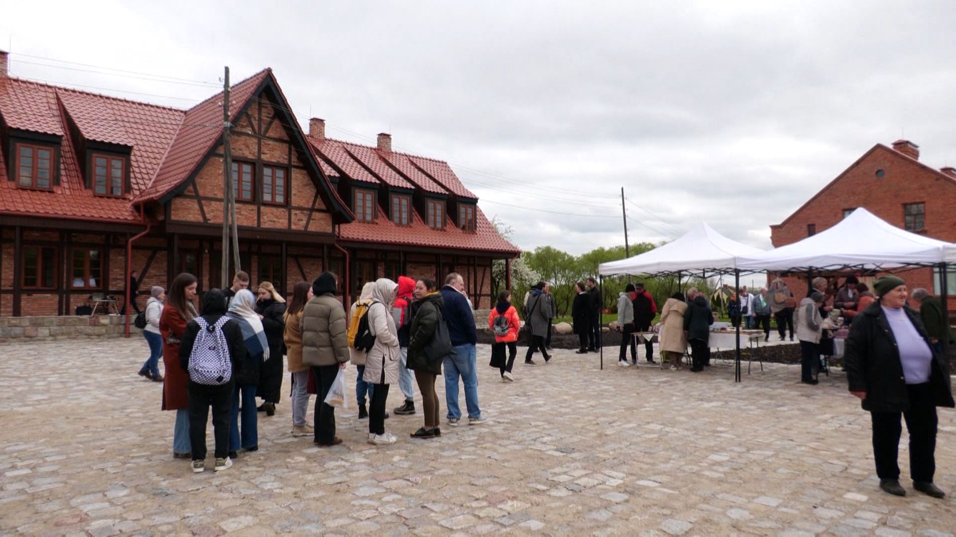 Сегодня 300 лет со дня рождения великого философа. На востоке области в доме,  где жил Иммануил Кант, юбилей начали отмечать творческим пикником —  Вести-Калининград