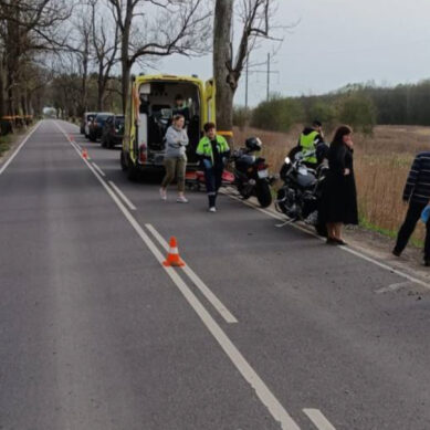 Сотрудники МЧС помогли медикам спасти пострадавшего в ДТП мотоциклиста