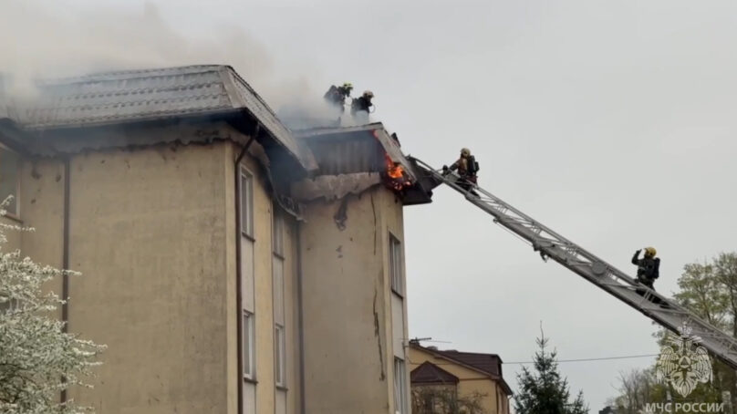 В Калининграде на улице Орудийной прямо сейчас тушат пожар