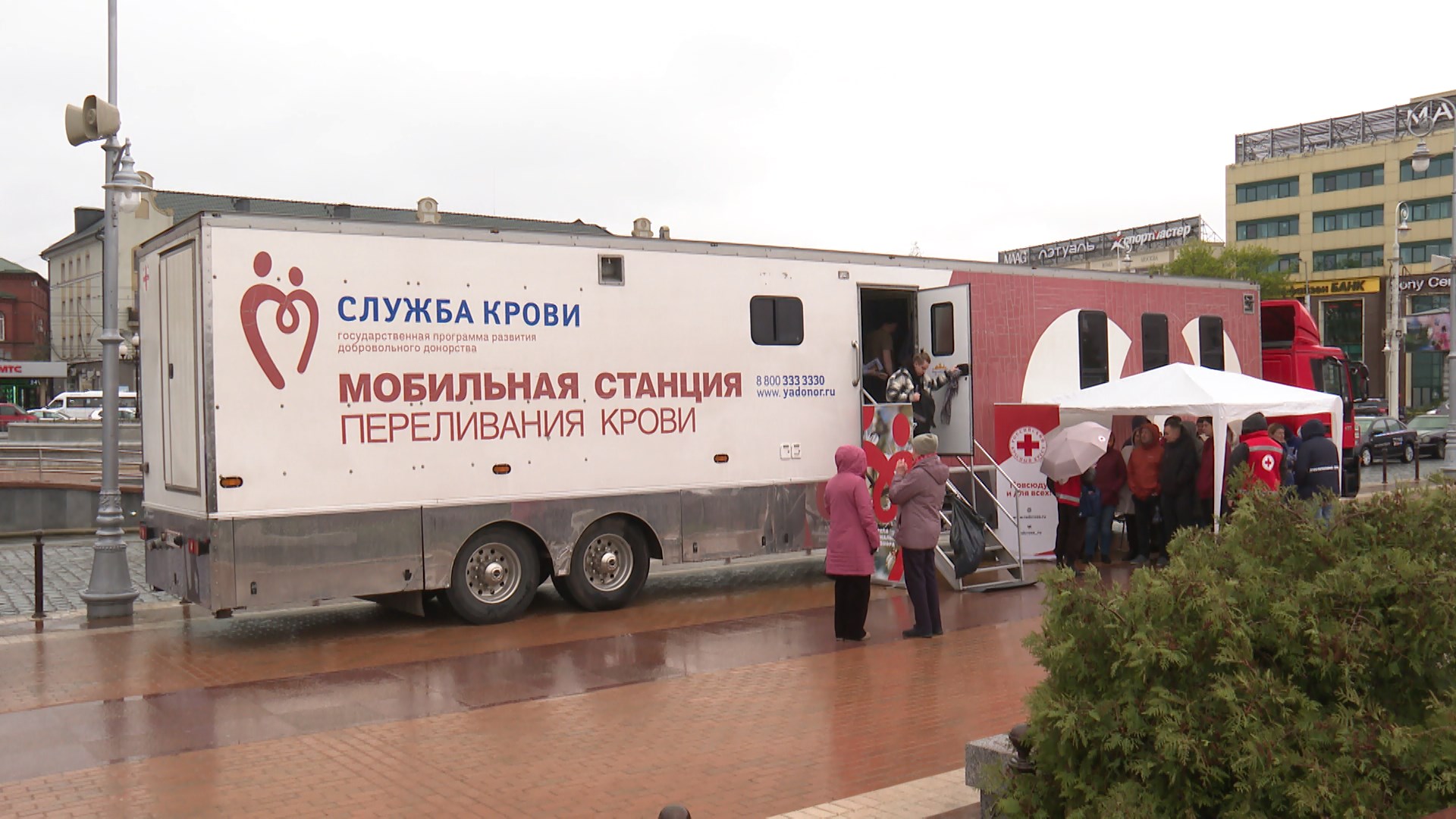 В Калининграде на площади Победы развернули передвижной мобильный пункт  сдачи крови — Вести-Калининград