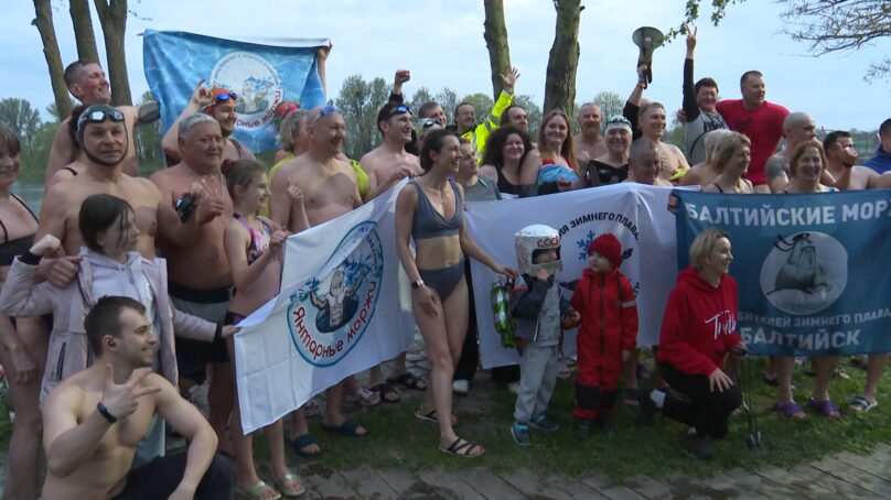 В честь подвига Юрия Гагарина калининградские «моржи» приняли участие в ледяной эстафете