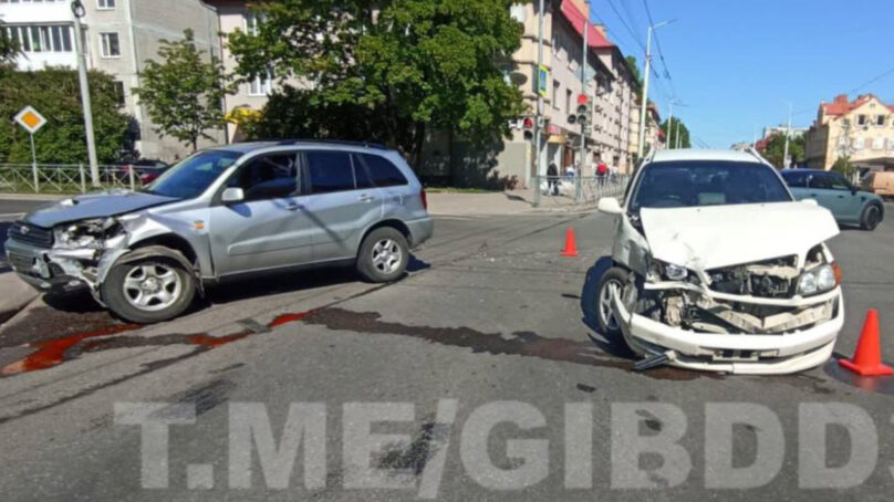 Вчера на улице Горького в Калининграде столкнулись две иномарки
