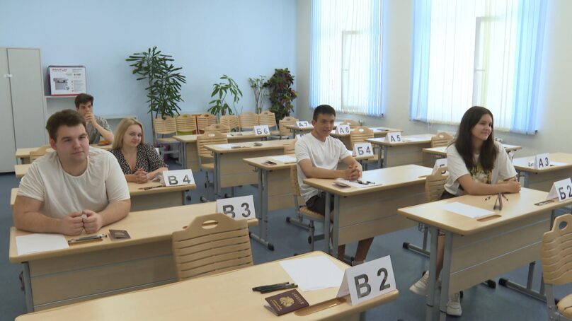 Сегодня выпускники написали ЕГЭ по русскому языку