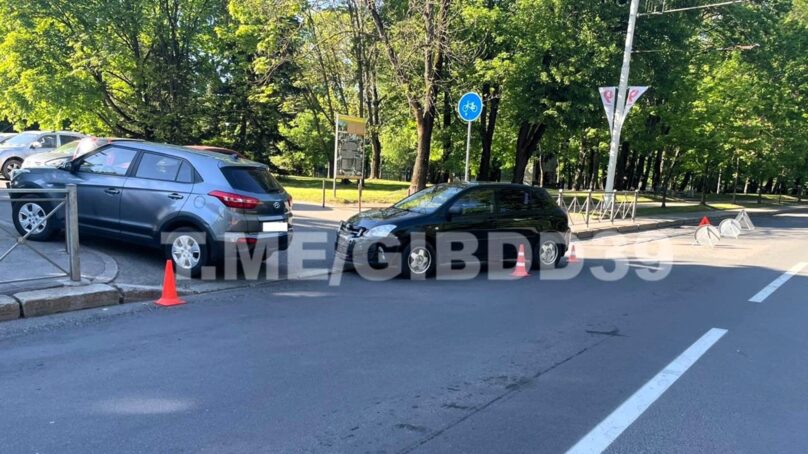 На Гвардейском проспекте столкнулись два автомобиля