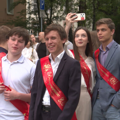 17 тысяч ребят отпраздновали окончание школы на торжественных линейках в честь последнего звонка в Калининградской области