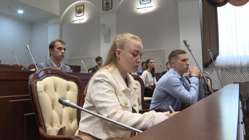 В Законодательном собрании региона состоялось первое заседание нового созыва молодежного парламента