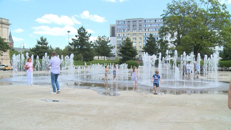 Власти Калининграда установили баннеры о запрете купания в фонтанах