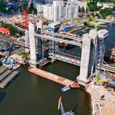 Смонтированы коммуникационные мосты через Преголю в Калининграде