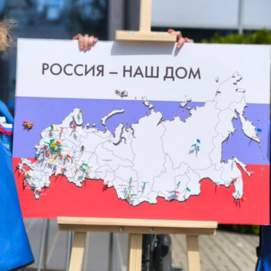 Мы вместе! В День России гости Музея Мирового океана отметили на специально подготовленной карте свою малую родину