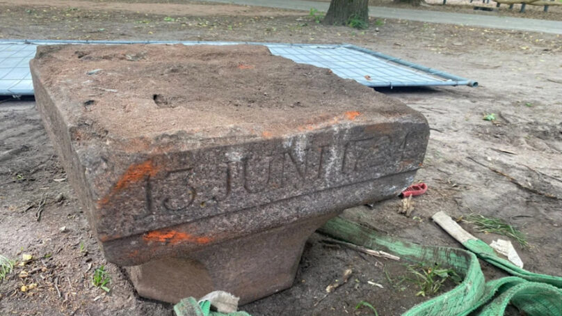На острове Канта откопали исторический камень, который является свидетелем появления Кенигсберга