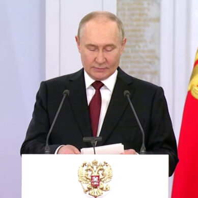 Президент РФ Владимир Путин поздравил россиян с Днём России