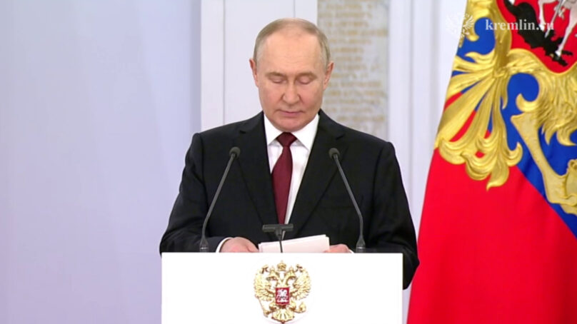 Президент РФ Владимир Путин поздравил россиян с Днём России