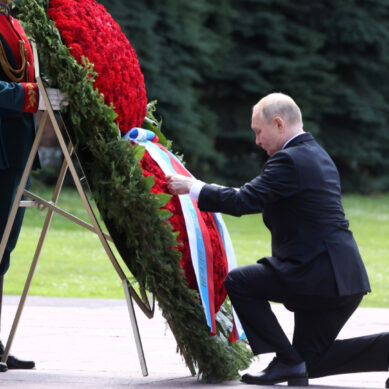 В День памяти и скорби Владимир Путин возложил венок к Могиле Неизвестного Солдата