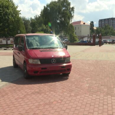 В Историко-художественном музее состоялась передача двух микроавтобусов для бойцов, участвующих в зоне СВО