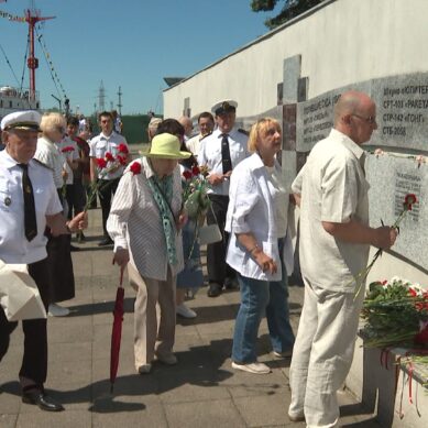 В честь Дня рыбака у памятника Пионерам океанического лова прошла торжественная встреча