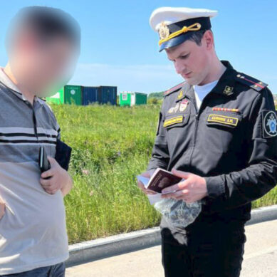 Военные следователи из Калининградской области продолжают ставить на воинский учет бывших мигрантов