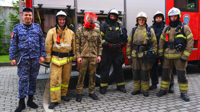 Совместное пожарно-тактическое занятие провели сотрудники Росгвардии и МЧС в Калининграде