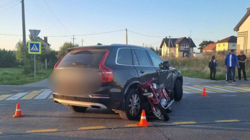 Мотоциклиста госпитализировали после столкновения с Volvo