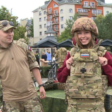 «Всем миром Za СВОих». Акция в поддержку участников специальной военной операции и их семей прошла в Пионерском