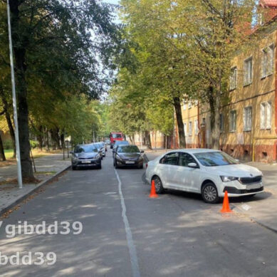 В Калининграде пострадала девушка на электросамокате, на пути которой оказалась иномарка