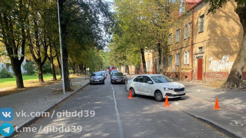 В Калининграде пострадала девушка на электросамокате, на пути которой оказалась иномарка