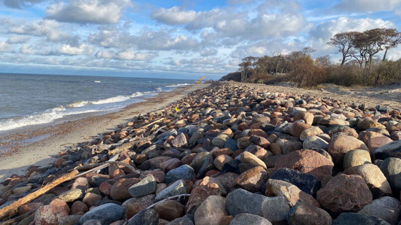 Последствия шторма на морском побережье