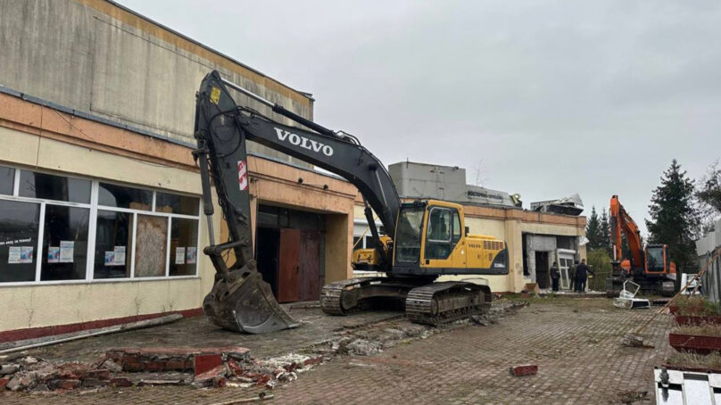 Дом культуры в Багратионовске начали сносить