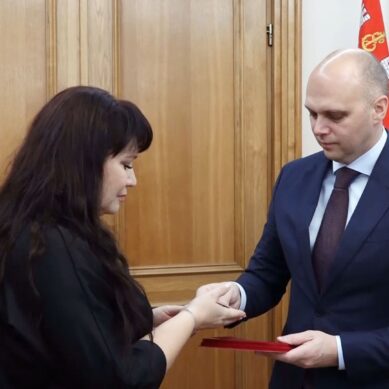 Губернатор Алексей Беспрозванных передал Орден Мужества жене погибшего участника СВО