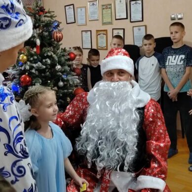 Дед Мороз специального назначения поспешил в социальный приют для детей и подростков в Калининграде