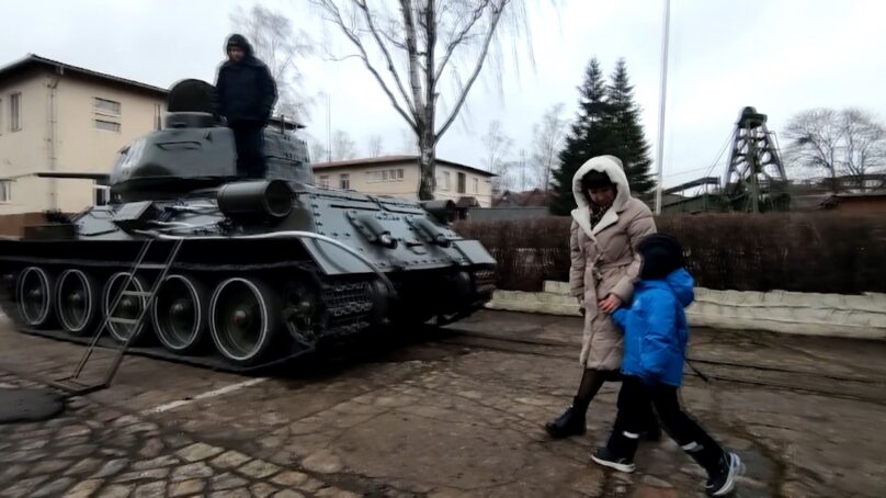 Шестилетний Саша прокатился на настоящем танке времён Великой Отечественной войны