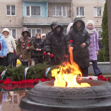 У памятного монумента в Правдинске состоялся торжественный митинг в честь 80-летия взятия города Фридланда