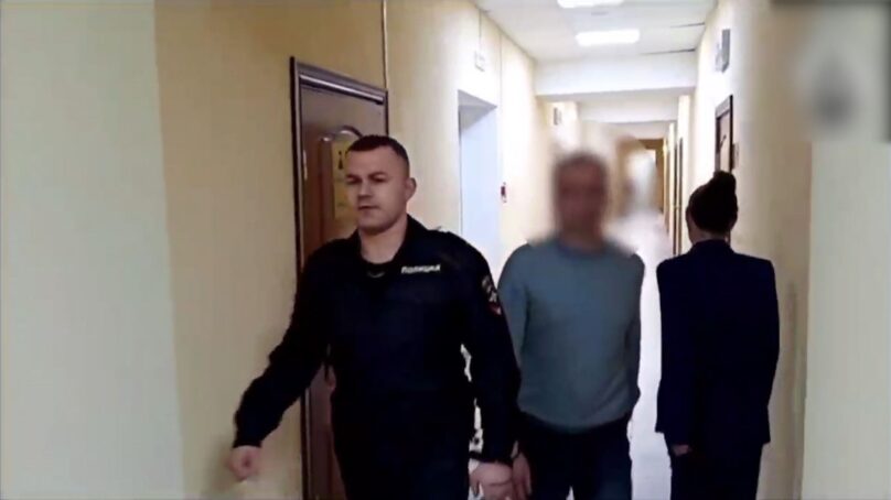 Бывший начальник одного из отделов полиции и двое его сообщников предстанут перед судом за крупную взятку